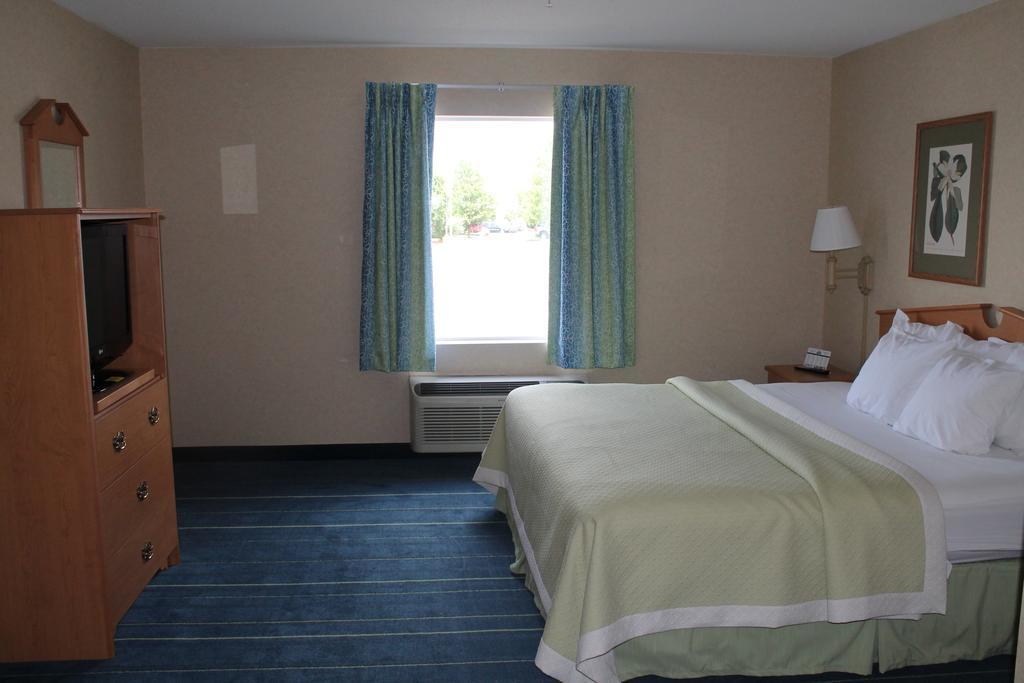 Days Inn & Suites By Wyndham Bridgeport - Clarksburg Habitación foto