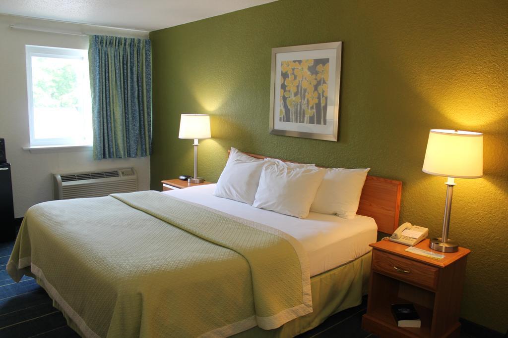 Days Inn & Suites By Wyndham Bridgeport - Clarksburg Habitación foto