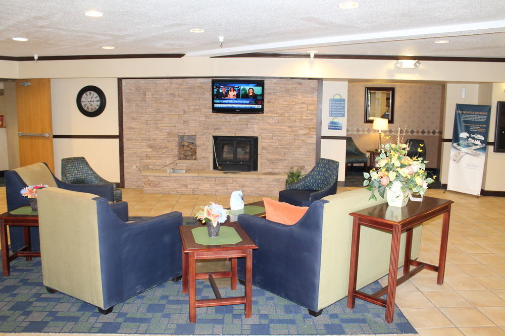 Days Inn & Suites By Wyndham Bridgeport - Clarksburg Exterior foto